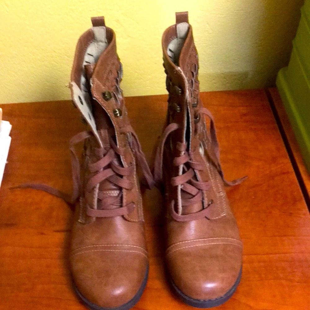 Womens  “Trash” winter boots. New with Tags. Size 10 M.